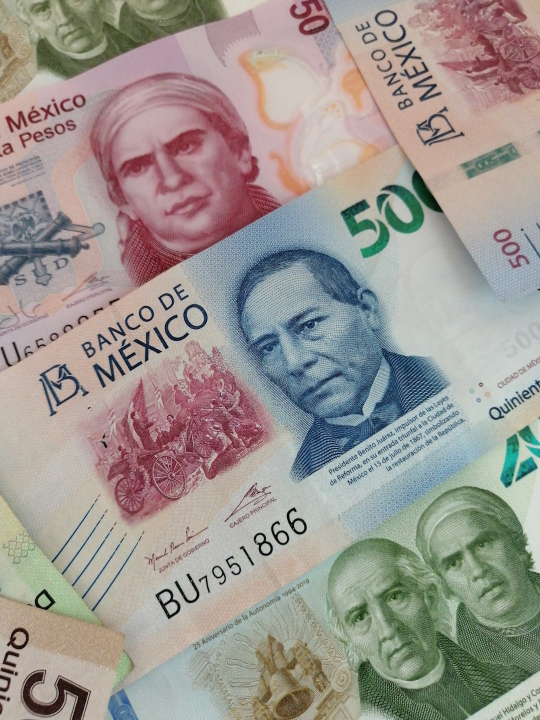Calendario financiero familiar con metas mensuales